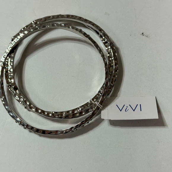 ViVI Jewelry - ViVI Silver Hammered Bangles